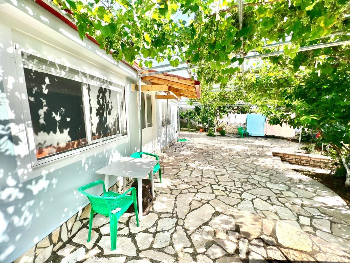 Coral Guesthouse Saranda Extérieur photo