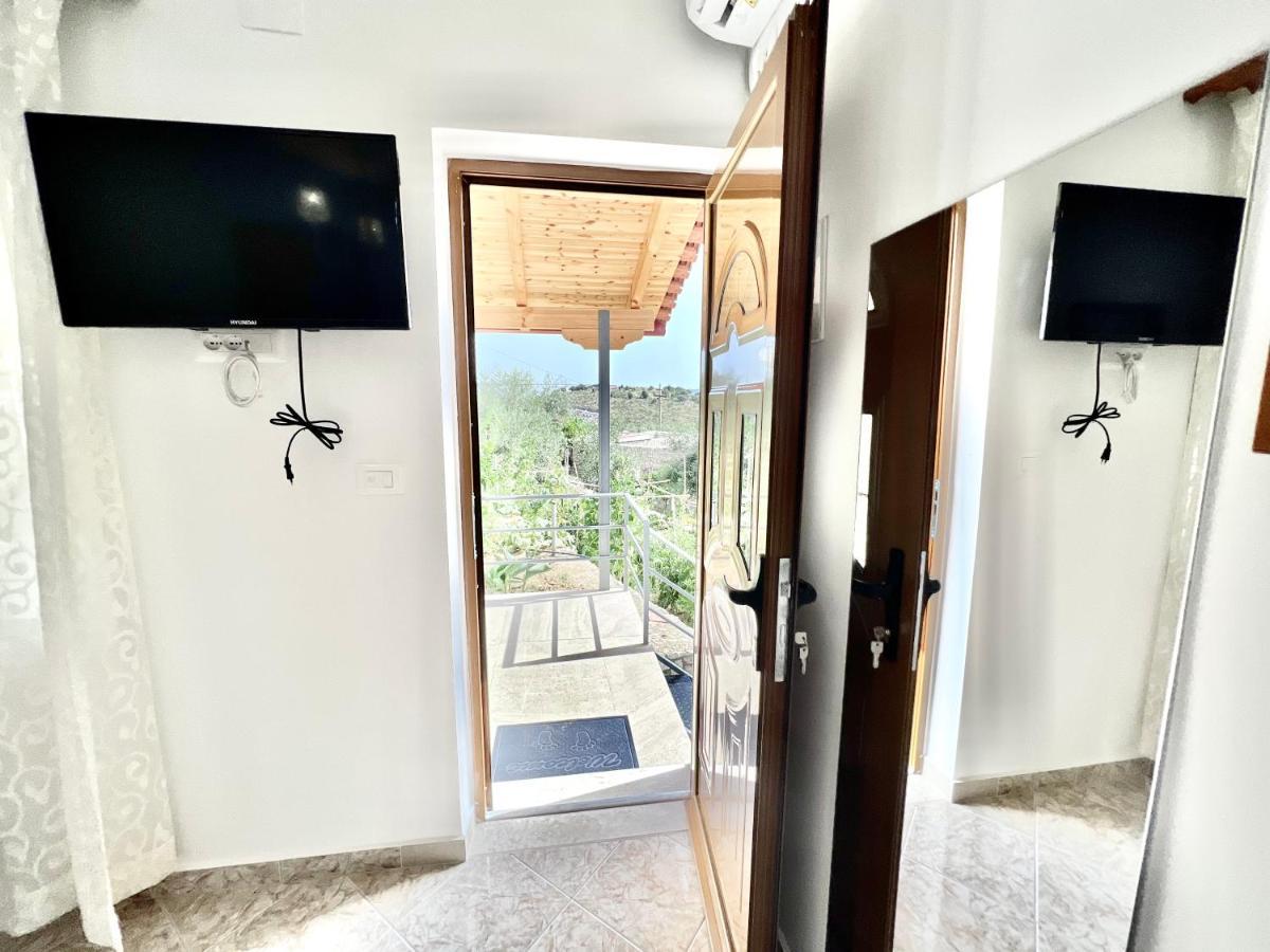 Coral Guesthouse Saranda Extérieur photo